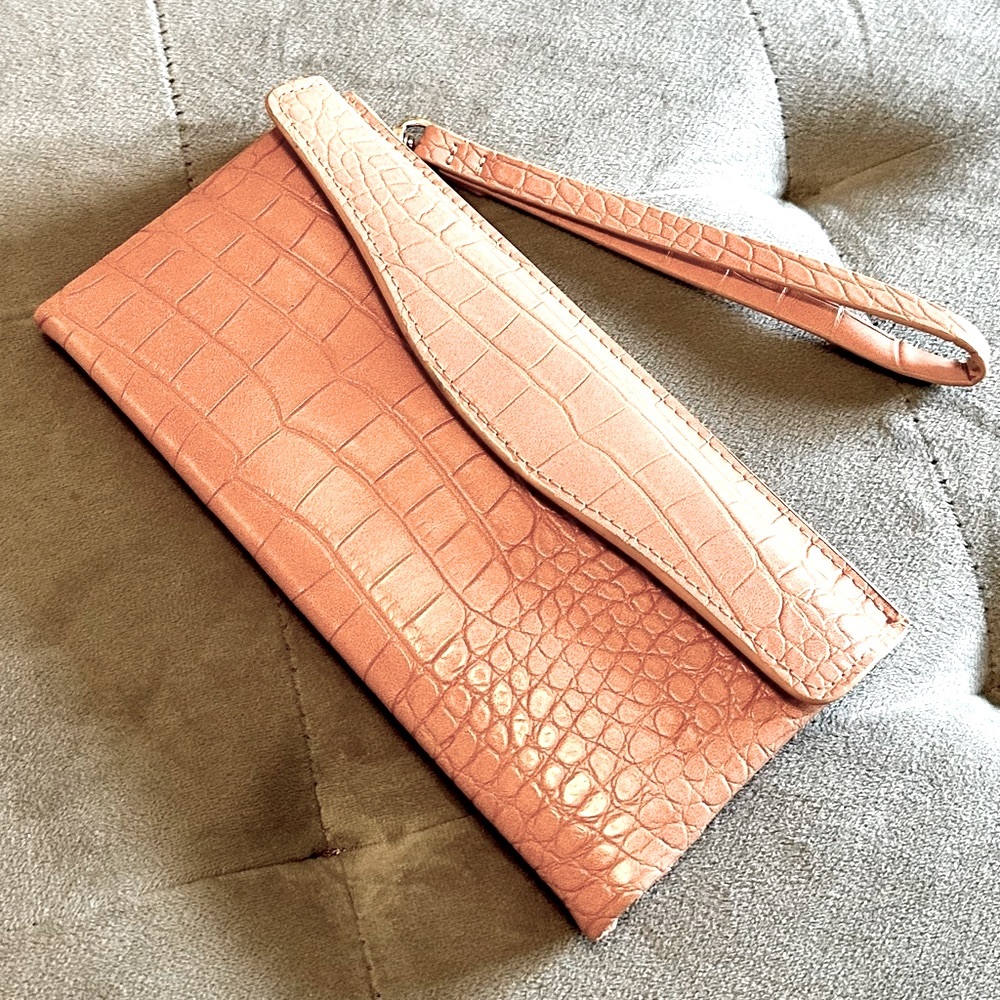 Wristlet Wallet in brand new condition, zipper and plenty of credit card slots.